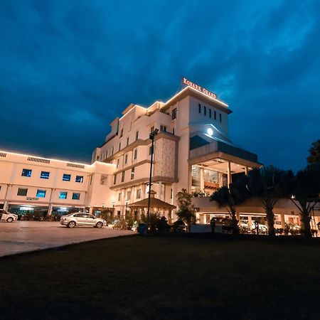 Konark Grand Hotel Mirzāpur Dış mekan fotoğraf