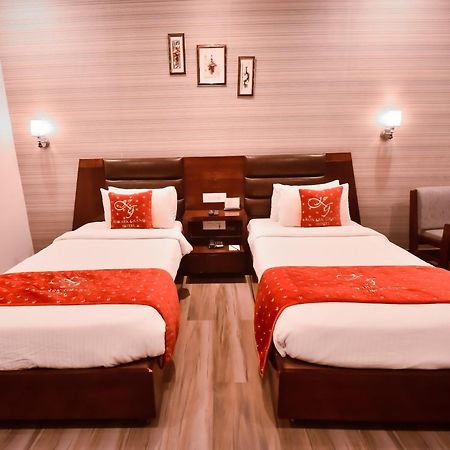 Konark Grand Hotel Mirzāpur Dış mekan fotoğraf