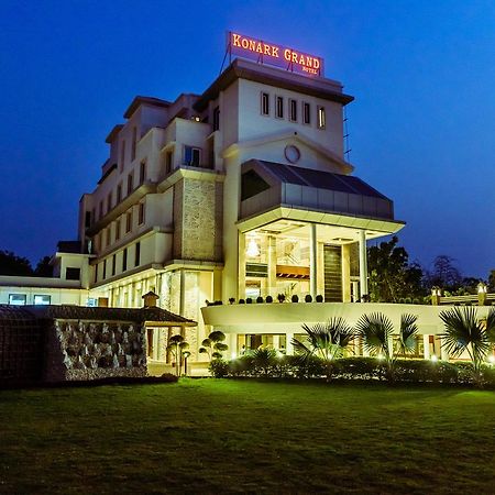 Konark Grand Hotel Mirzāpur Dış mekan fotoğraf