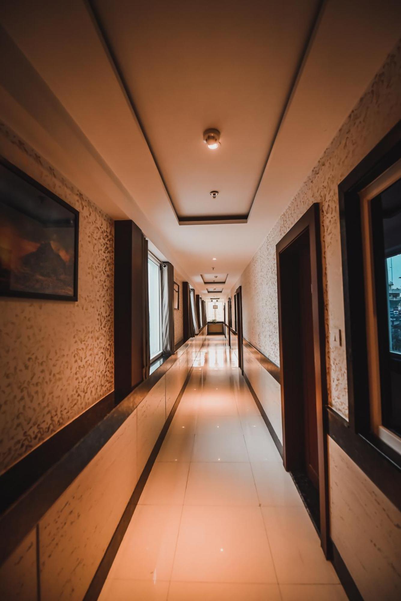 Konark Grand Hotel Mirzāpur Dış mekan fotoğraf
