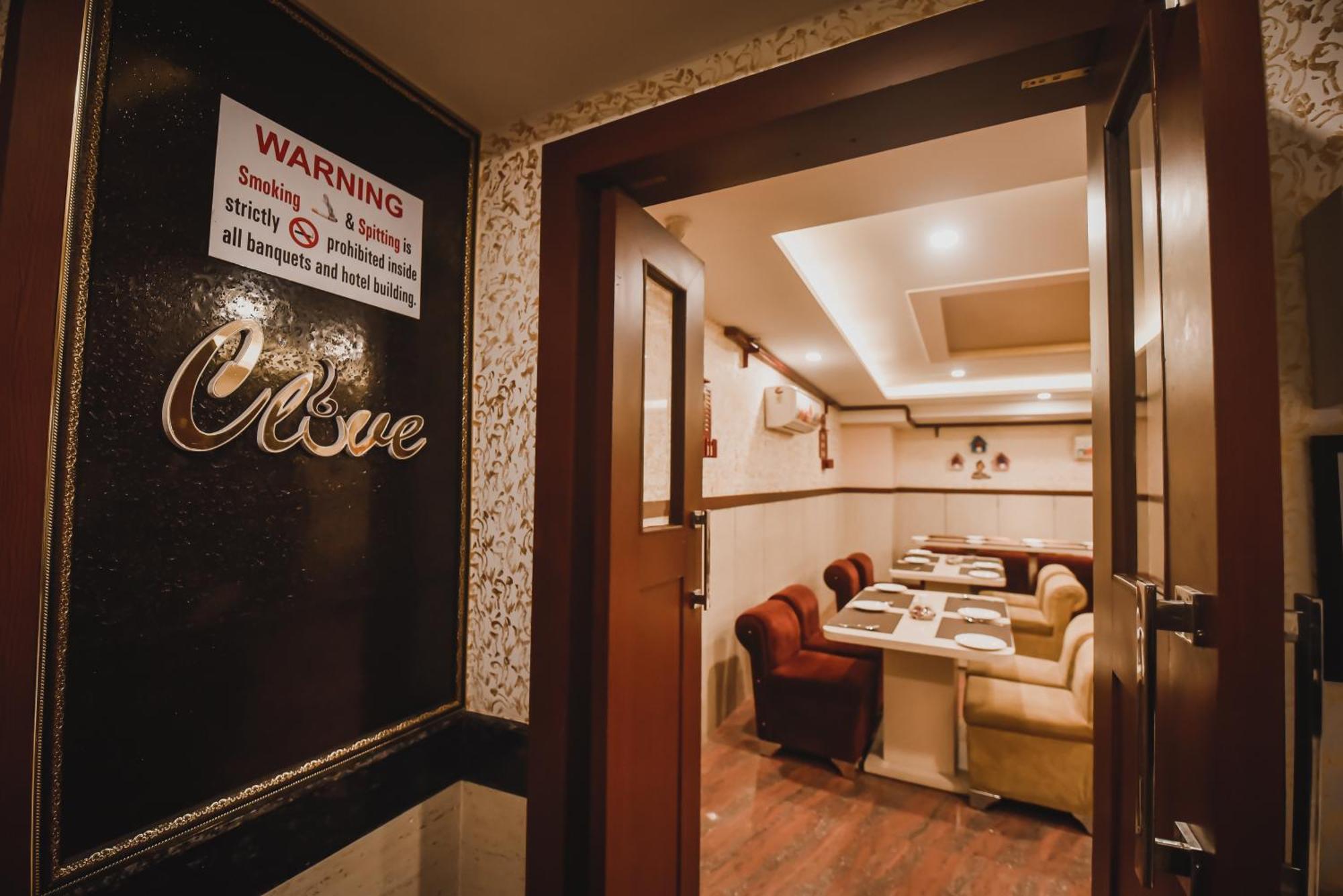 Konark Grand Hotel Mirzāpur Dış mekan fotoğraf