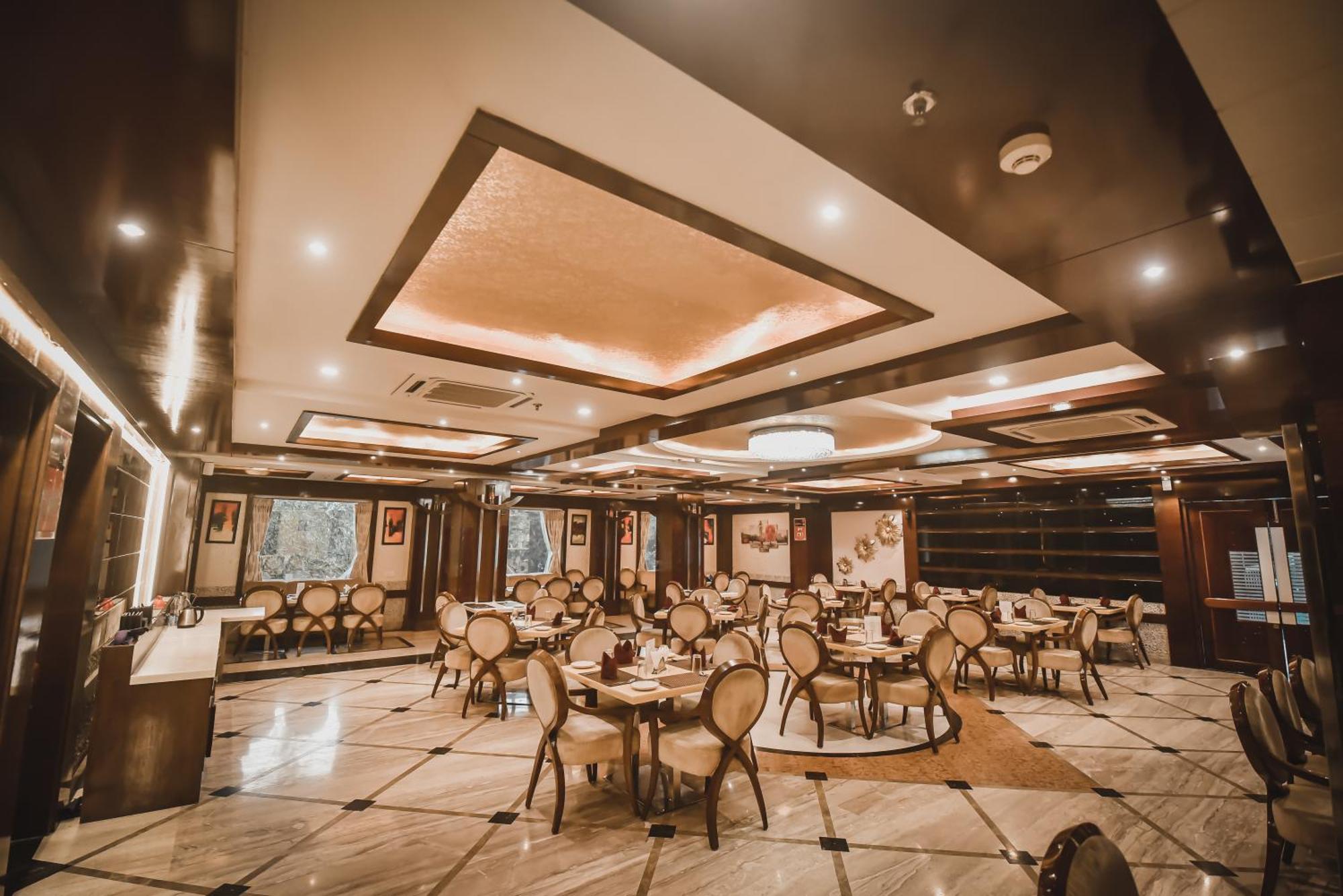 Konark Grand Hotel Mirzāpur Dış mekan fotoğraf