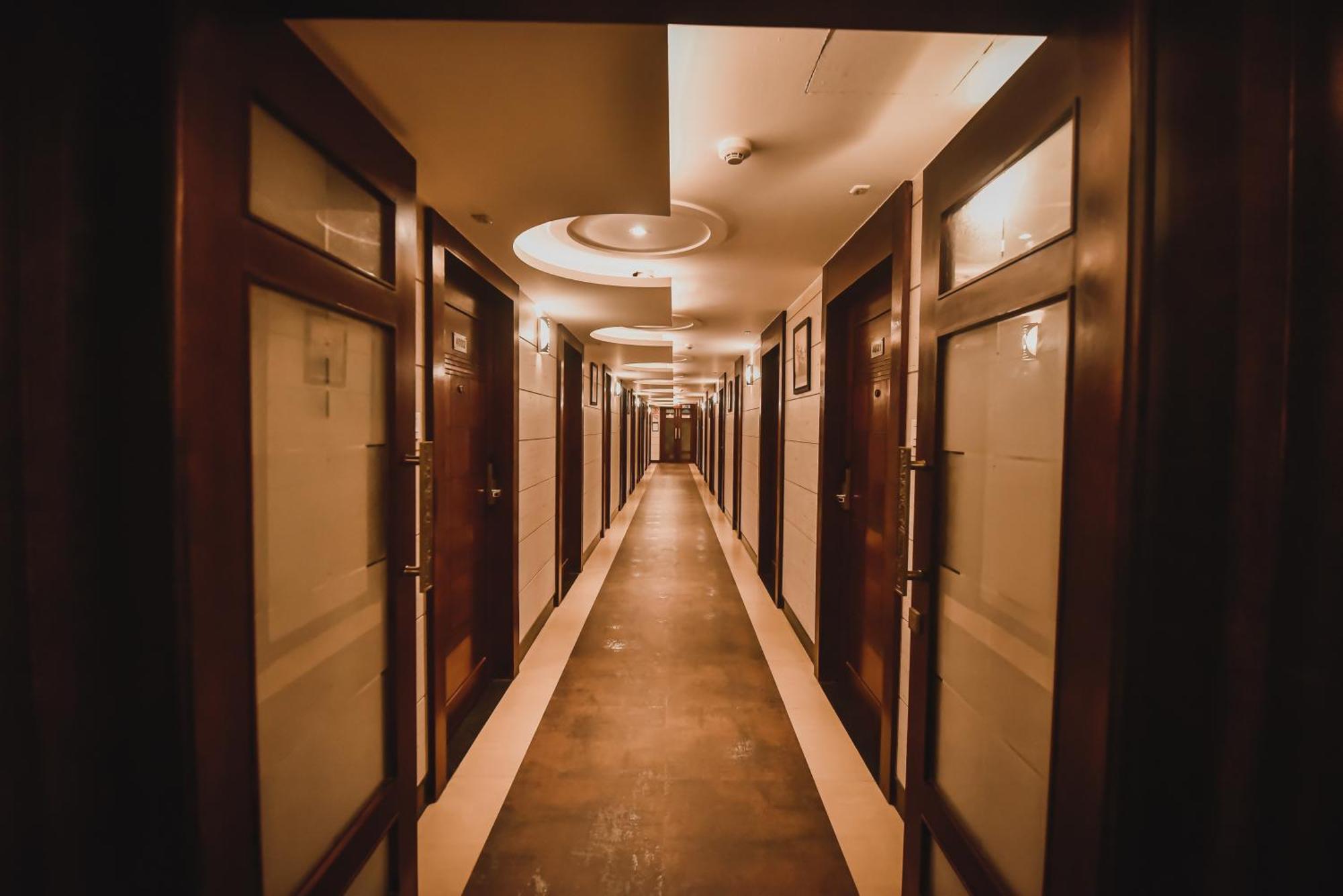 Konark Grand Hotel Mirzāpur Dış mekan fotoğraf