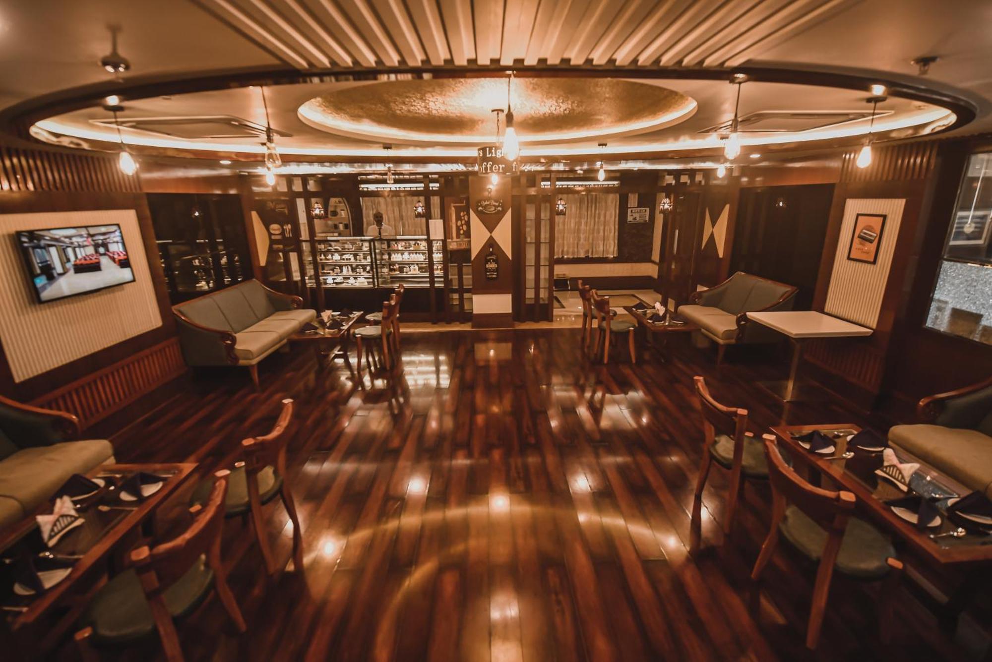 Konark Grand Hotel Mirzāpur Dış mekan fotoğraf