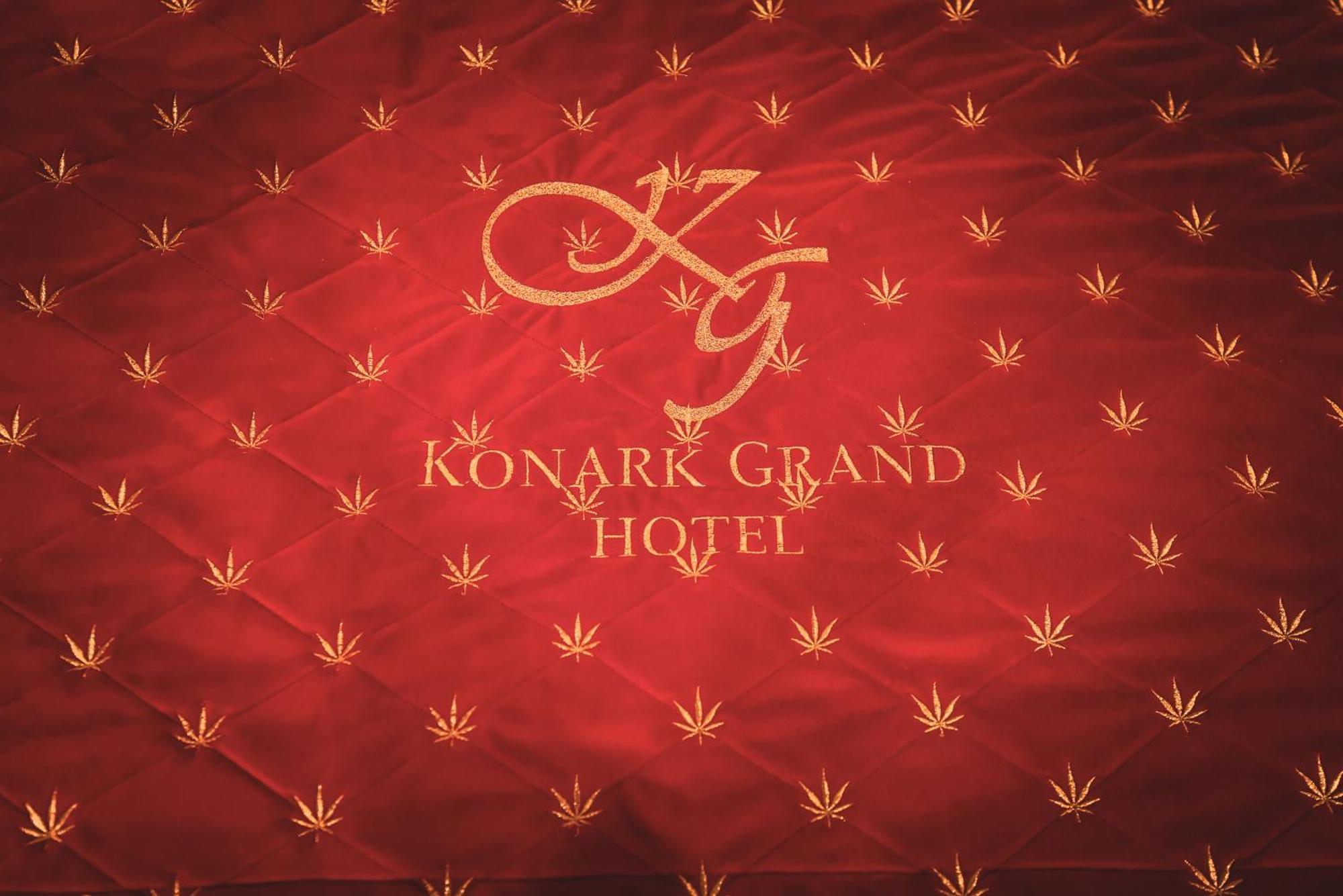 Konark Grand Hotel Mirzāpur Dış mekan fotoğraf