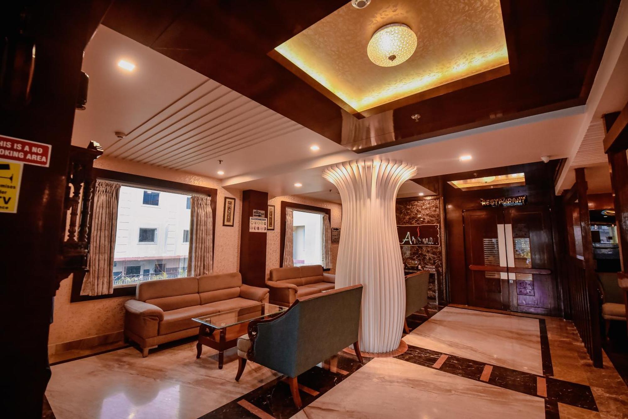 Konark Grand Hotel Mirzāpur Dış mekan fotoğraf