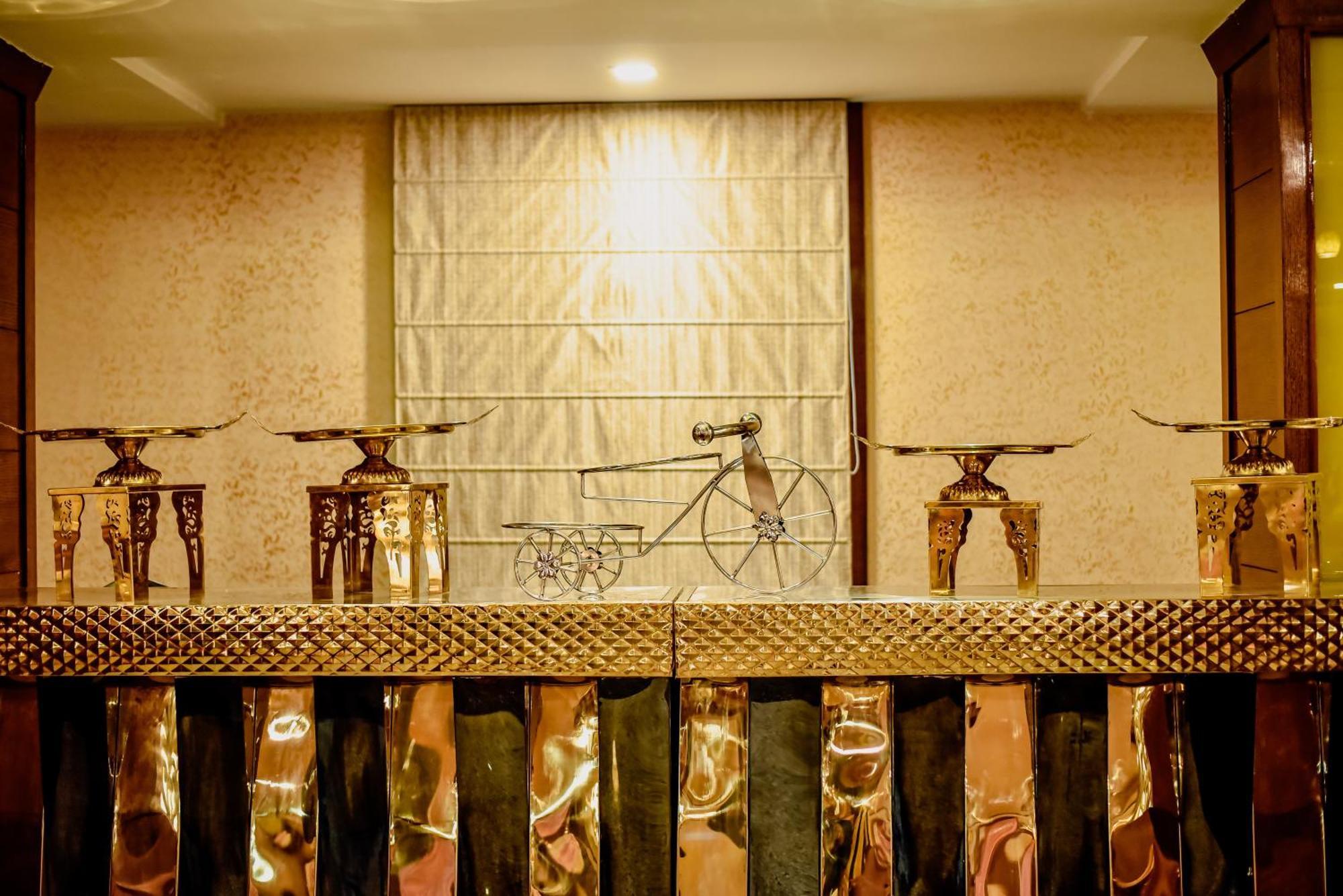 Konark Grand Hotel Mirzāpur Dış mekan fotoğraf