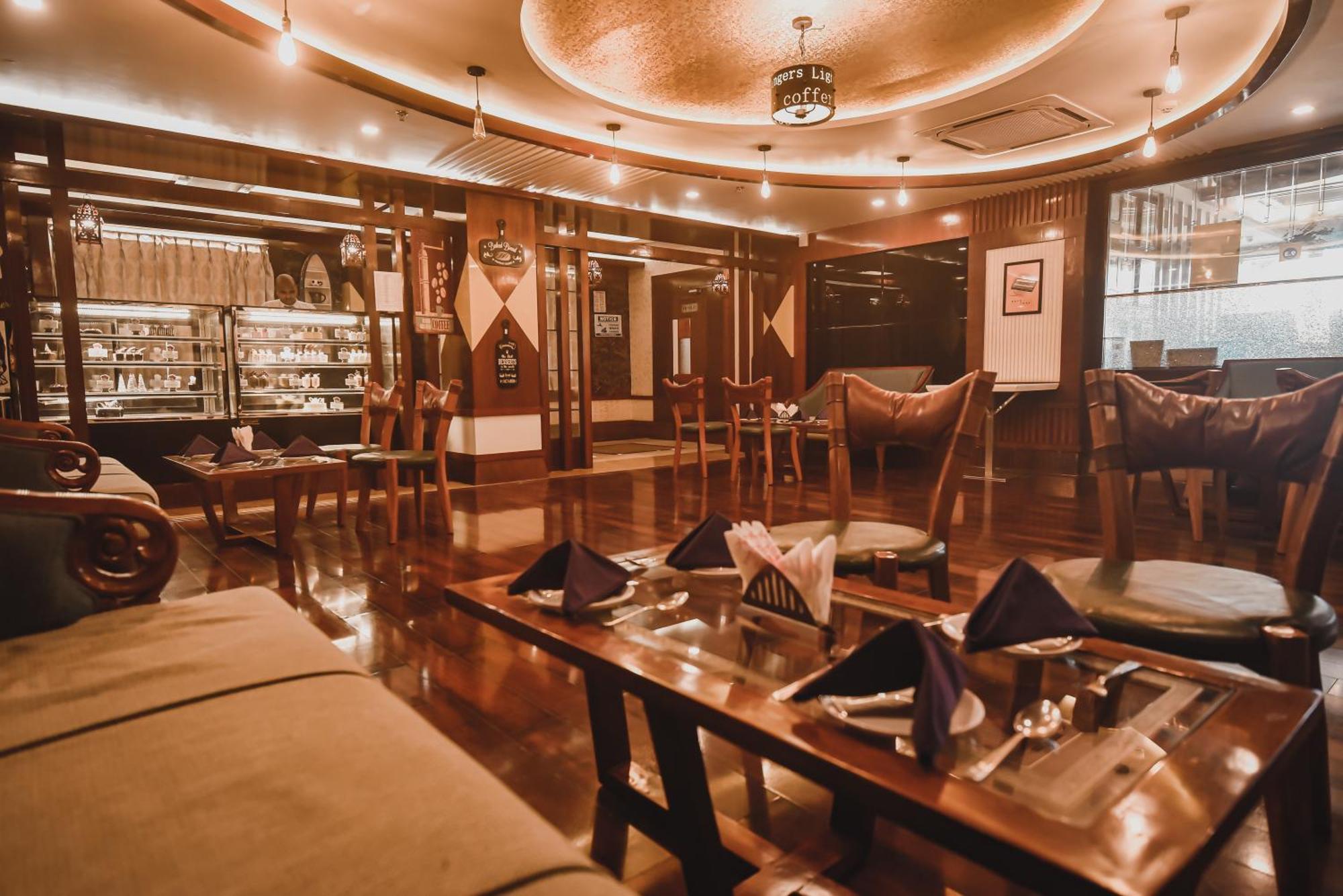 Konark Grand Hotel Mirzāpur Dış mekan fotoğraf