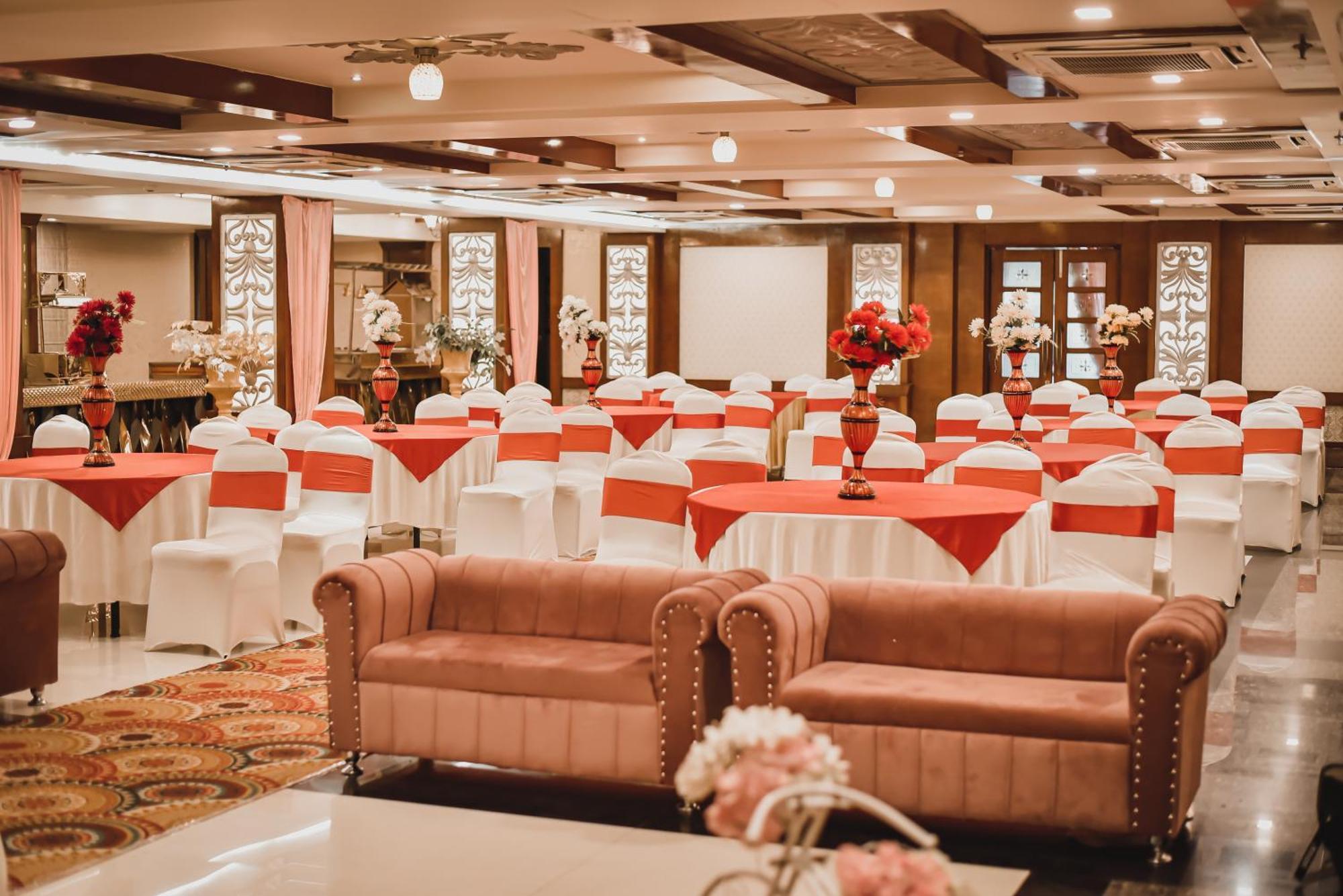 Konark Grand Hotel Mirzāpur Dış mekan fotoğraf