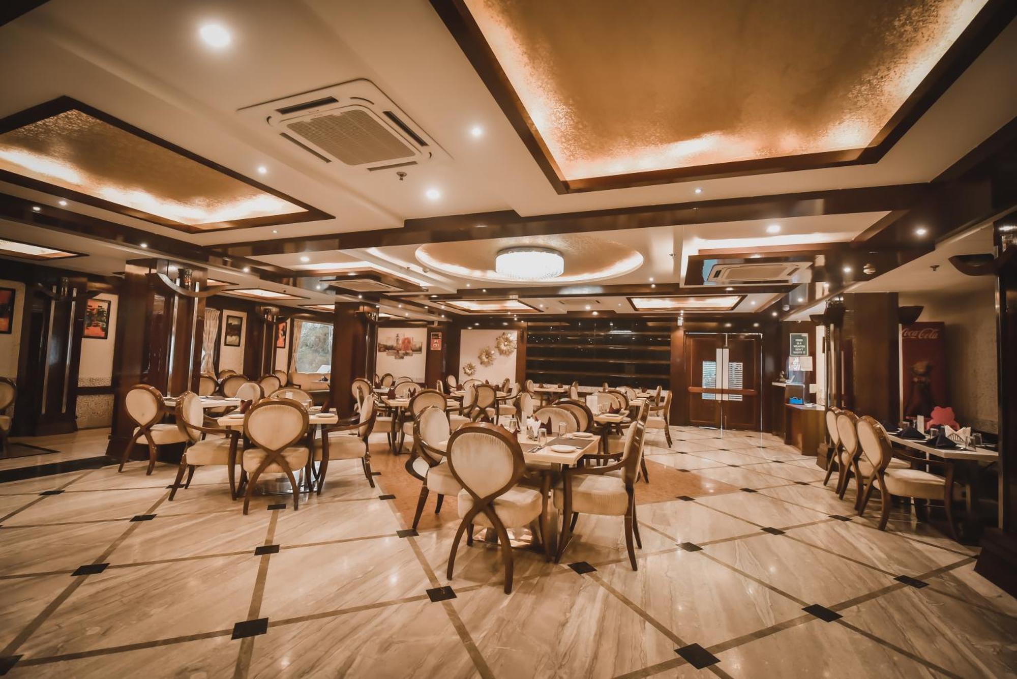 Konark Grand Hotel Mirzāpur Dış mekan fotoğraf