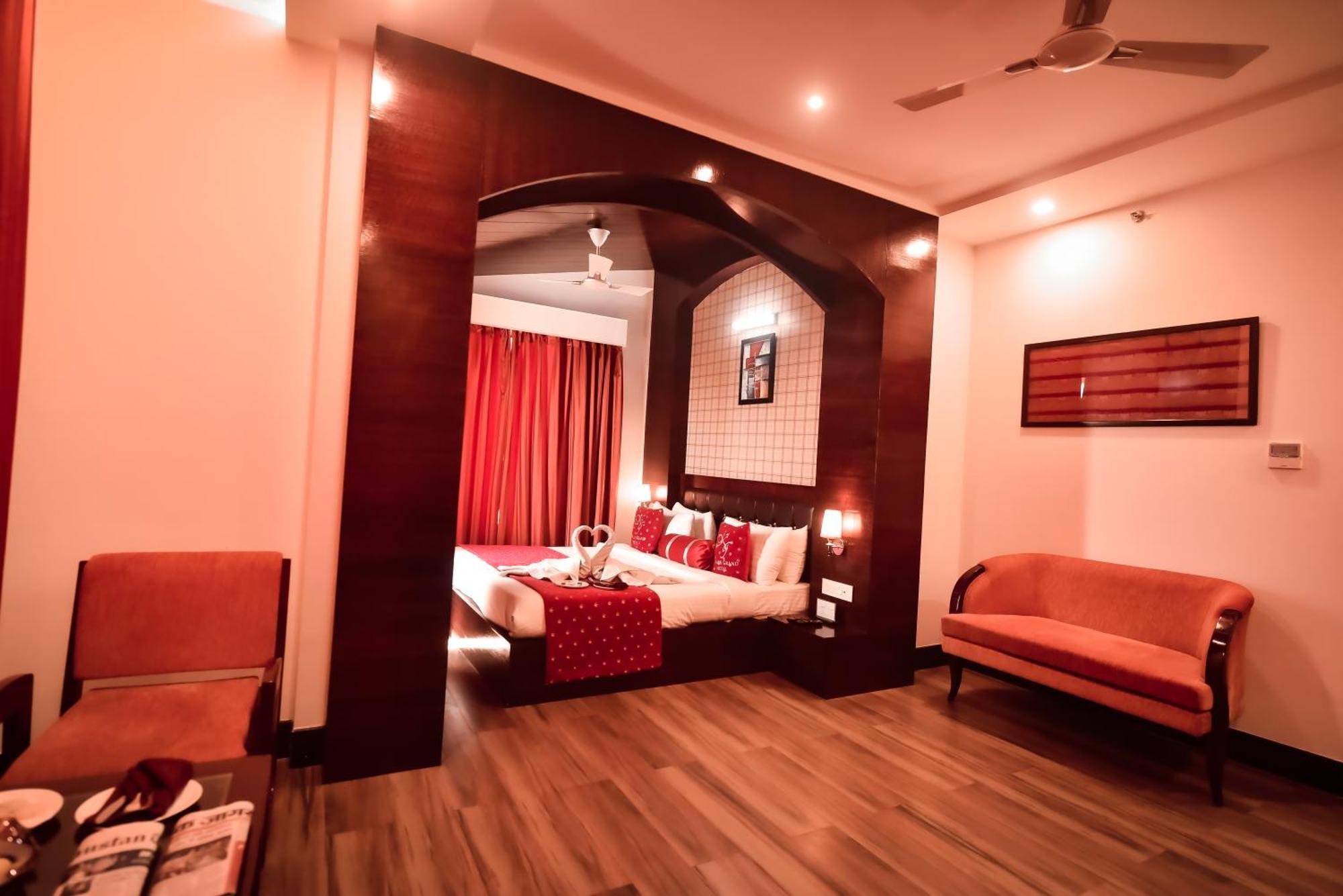 Konark Grand Hotel Mirzāpur Dış mekan fotoğraf