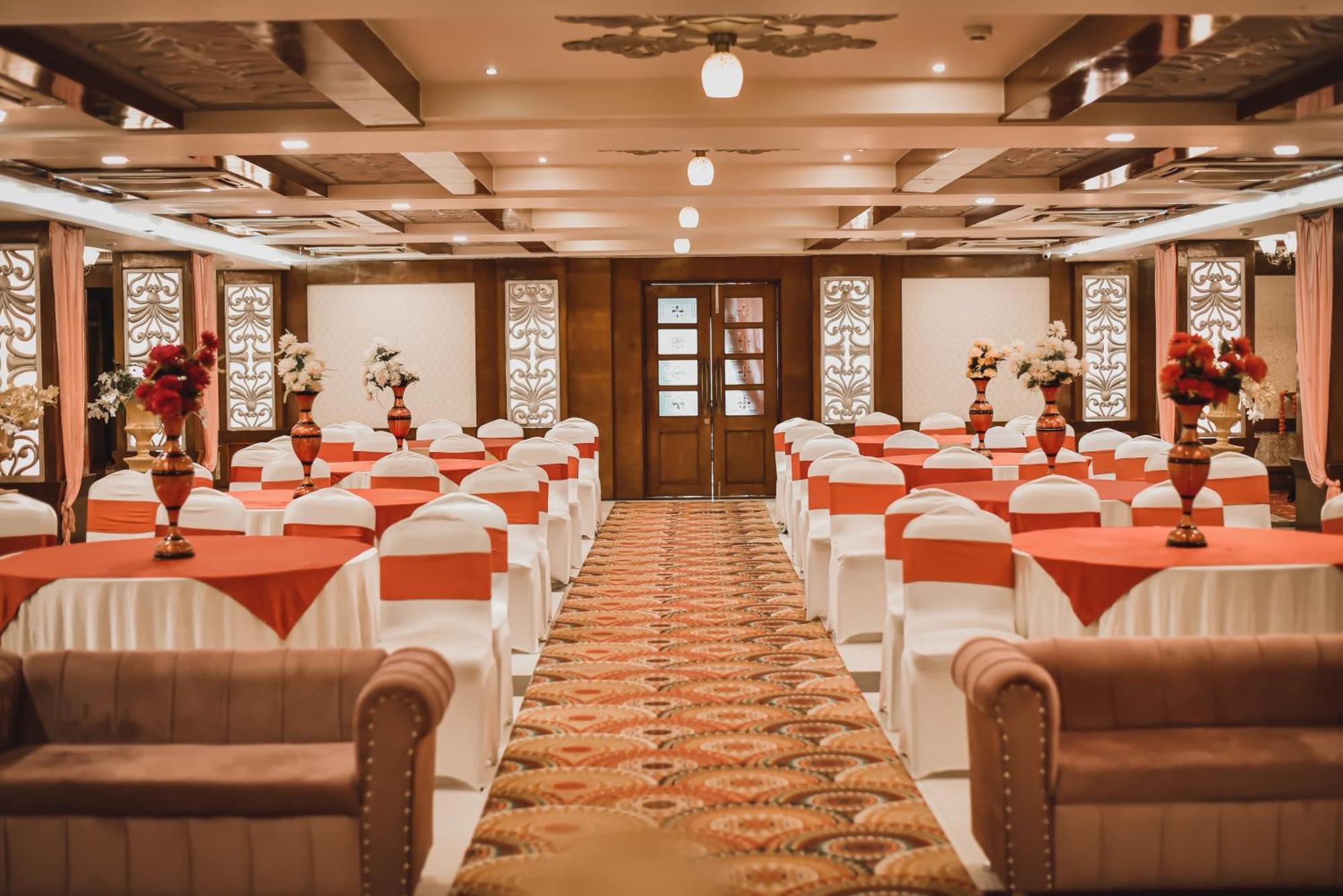 Konark Grand Hotel Mirzāpur Dış mekan fotoğraf