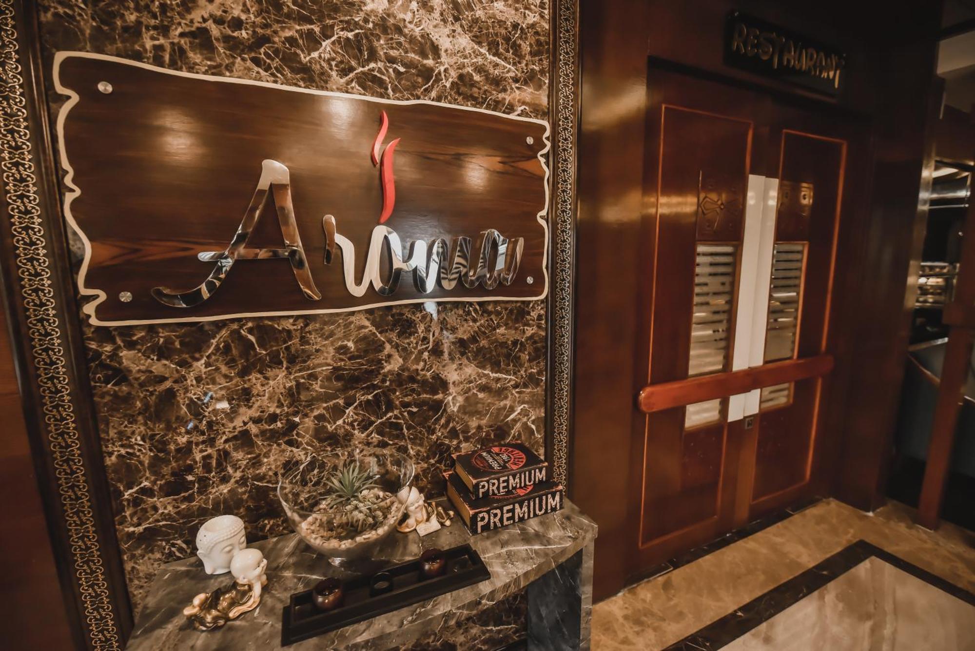 Konark Grand Hotel Mirzāpur Dış mekan fotoğraf
