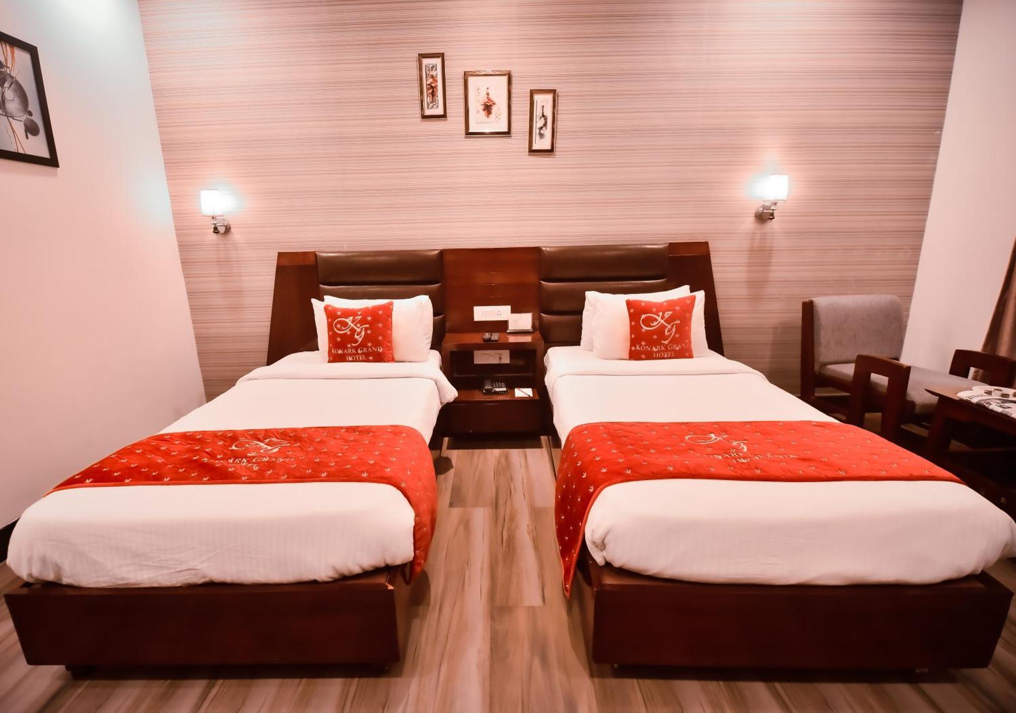 Konark Grand Hotel Mirzāpur Dış mekan fotoğraf