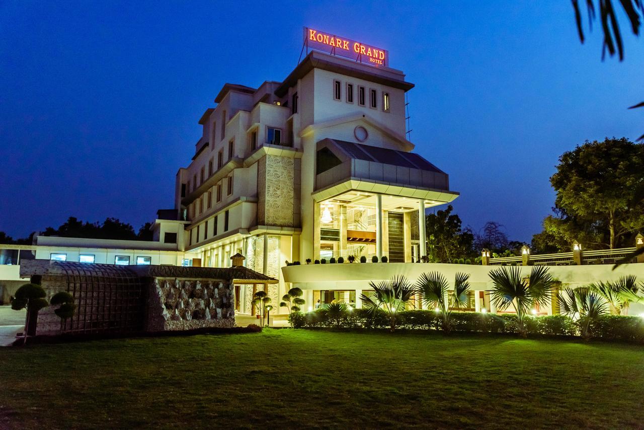 Konark Grand Hotel Mirzāpur Dış mekan fotoğraf