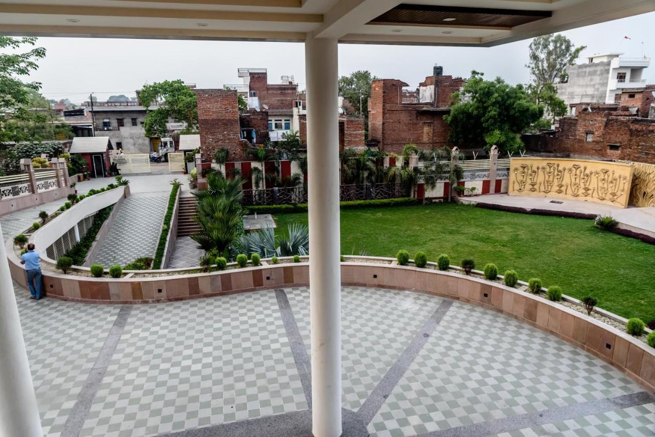 Konark Grand Hotel Mirzāpur Dış mekan fotoğraf
