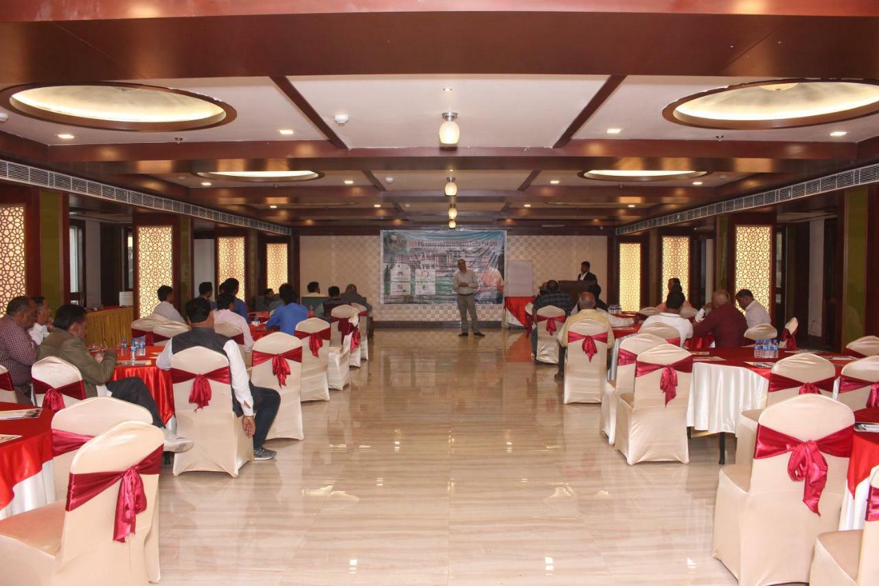 Konark Grand Hotel Mirzāpur Dış mekan fotoğraf